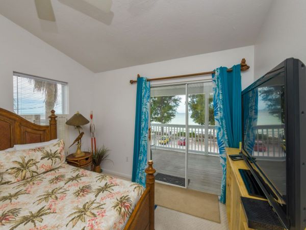 2 Bedroom Vacation Home Rental- Views of Gulf  3o Seconds to Beach
