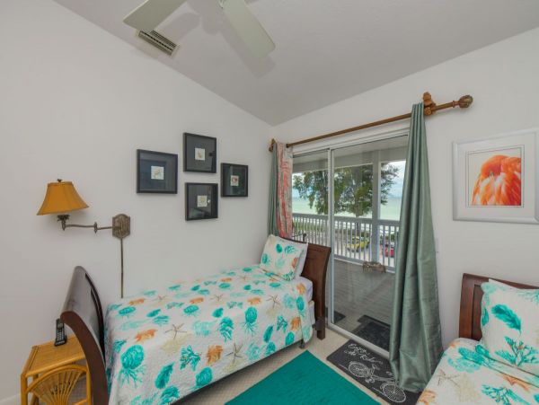 2 Bedroom Vacation Home Rental- Views of Gulf  3o Seconds to Beach
