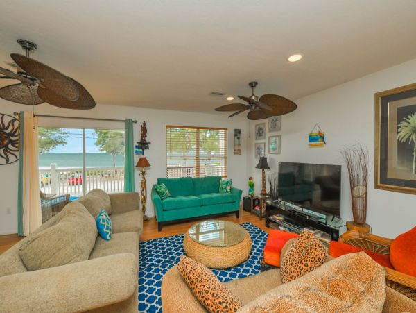 2 Bedroom Vacation Home Rental- Views of Gulf  3o Seconds to Beach