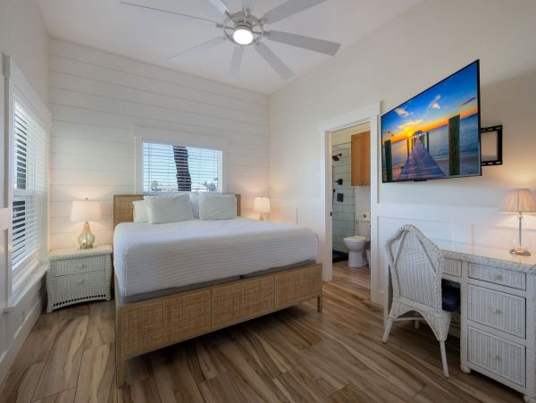Vacation Condo For Rent with Pool at Bradenton Beach