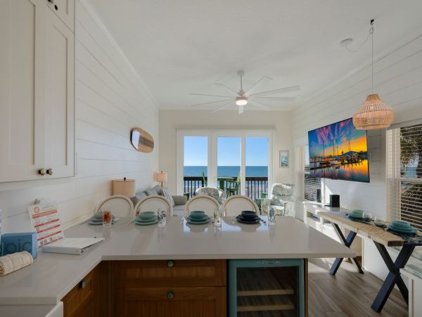 Vacation Condo For Rent with Pool at Bradenton Beach