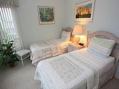 Bedroom 2 with Twin Beds