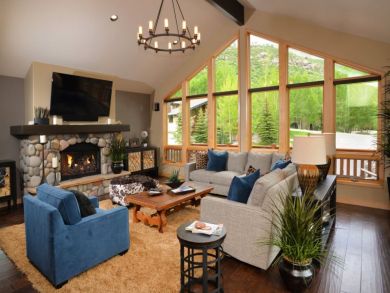 West Vail Luxury Rental 30 Yards from the Free Shuttle