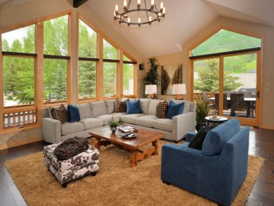 West Vail Luxury Rental 30 Yards from the Free Shuttle