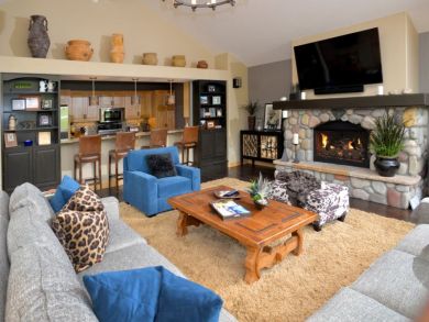 West Vail Luxury Rental 30 Yards from the Free Shuttle
