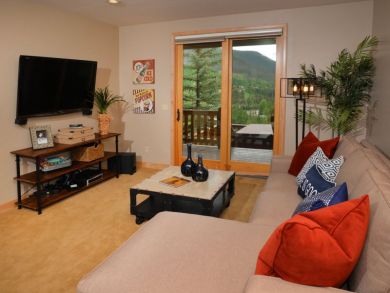 West Vail Luxury Rental 30 Yards from the Free Shuttle