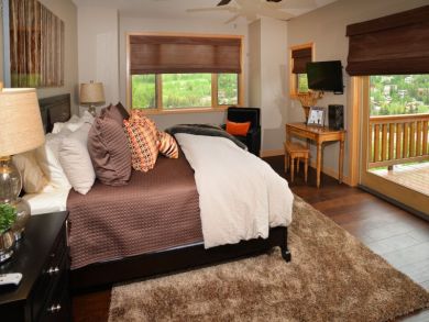 West Vail Luxury Rental 30 Yards from the Free Shuttle