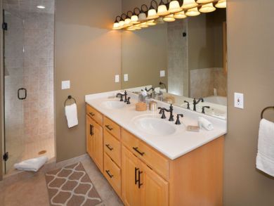 West Vail Luxury Rental 30 Yards from the Free Shuttle