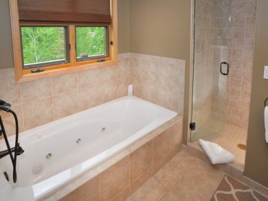 West Vail Luxury Rental 30 Yards from the Free Shuttle