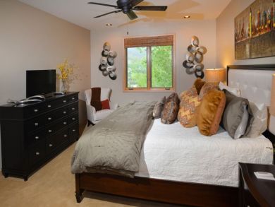 West Vail Luxury Rental 30 Yards from the Free Shuttle