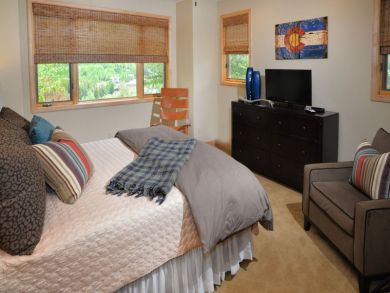 West Vail Luxury Rental 30 Yards from the Free Shuttle