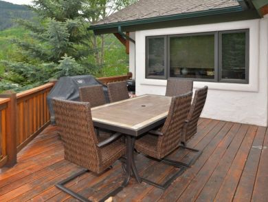 West Vail Luxury Rental 30 Yards from the Free Shuttle
