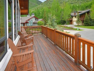 West Vail Luxury Rental 30 Yards from the Free Shuttle