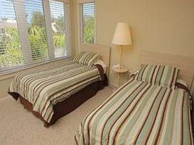 Bedroom 2 with Twin Beds