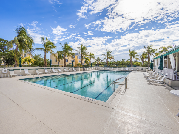 Longboat Key Walk to Beach Townhome