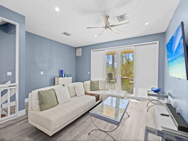 Longboat Key Walk to Beach Townhome