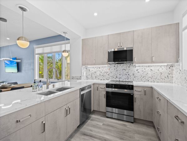 Longboat Key Walk to Beach Townhome