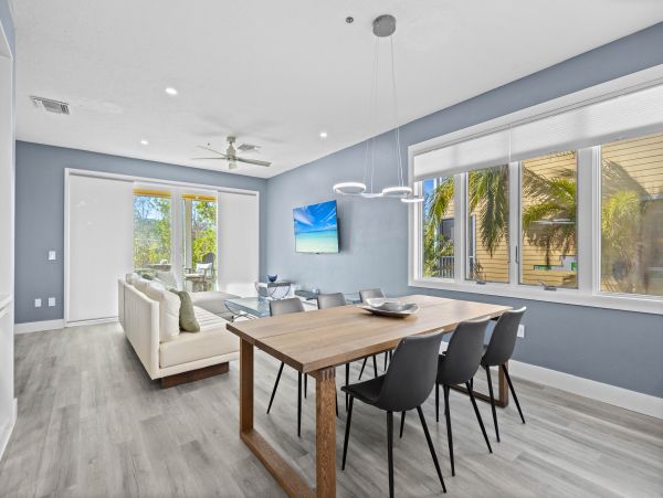 Longboat Key Walk to Beach Townhome