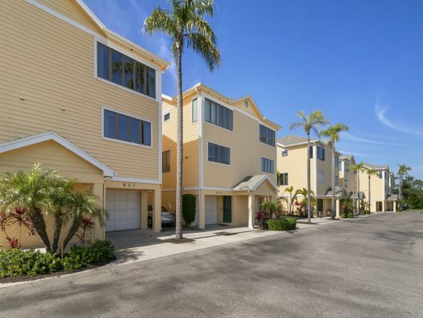 Longboat Key Walk to Beach Townhome