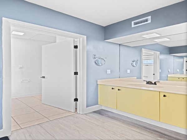 Longboat Key Walk to Beach Townhome