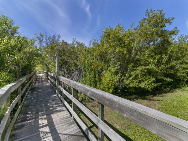 Longboat Key Walk to Beach Townhome