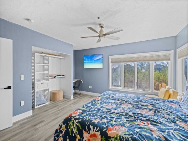 Longboat Key Walk to Beach Townhome