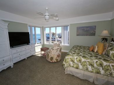 Longboat Key Bayside Townhome Close to the Beaches Sleeps 4 Longboat Key Bayside Townhome Close to the Beaches Sleeps 4