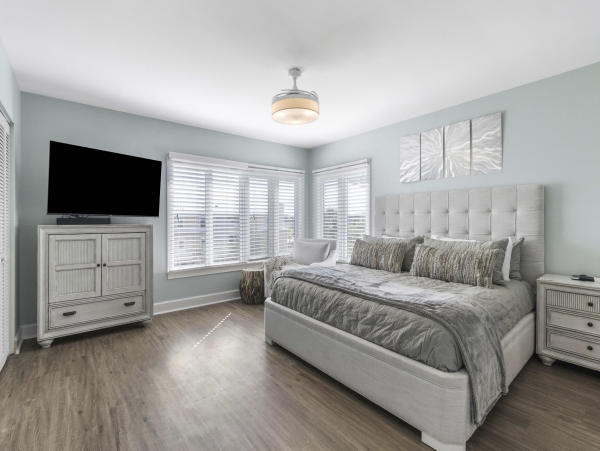 Longboat Key Vacation Town Home Walk to Beach &.Communal Pool