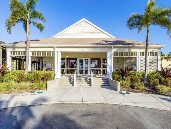 Longboat Key Vacation Town Home Walk to Beach &.Communal Pool