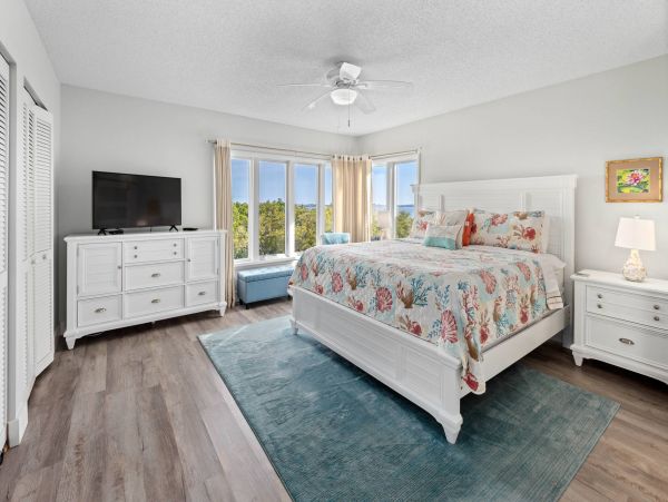 Longboat Key Vacation Rental with Pool and Tennis Court