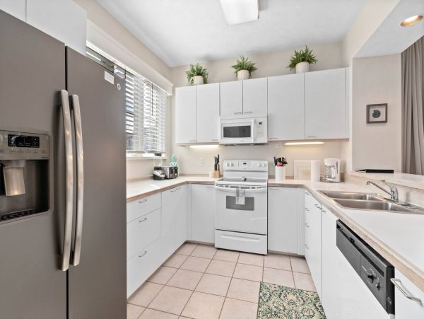 Charming Two Bedroom Bayside Town Home on Longboat Key