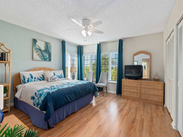 Charming Two Bedroom Bayside Town Home on Longboat Key
