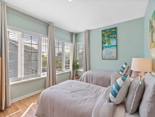 Charming Two Bedroom Bayside Town Home on Longboat Key