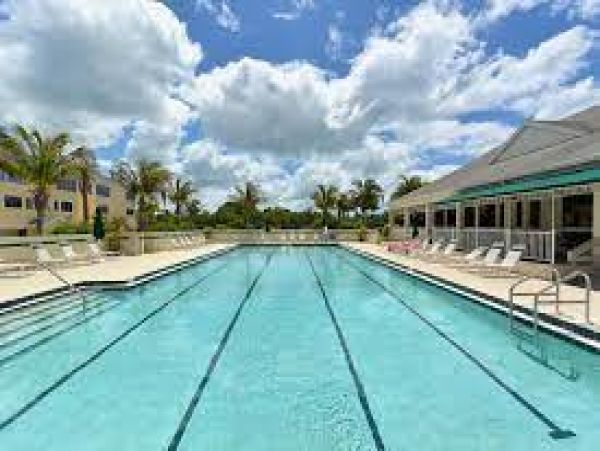 Charming Two Bedroom Bayside Town Home on Longboat Key