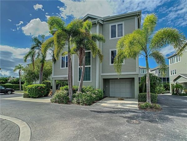 Charming Two Bedroom Bayside Town Home on Longboat Key