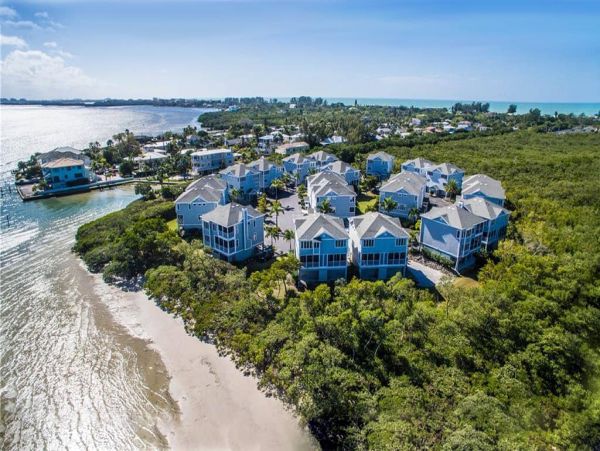 Longboat Key Vacation Condo Two Bedroom Walk to Beach