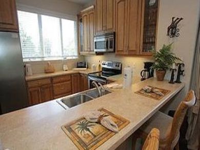 Kitchen with Breakfast Bar