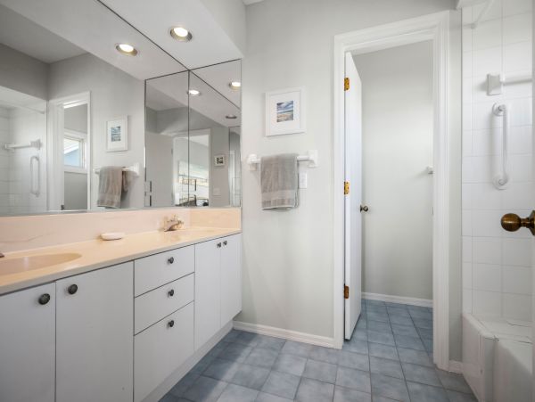 Longboat Key Vacation Rental with Bay Views - Luxury Two Bedroom Townhome