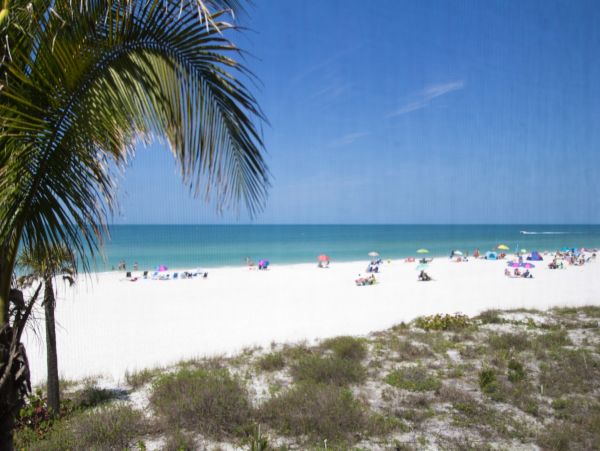 Bradenton Beach Vacation Condo Three Bedrooms Sleeps 8