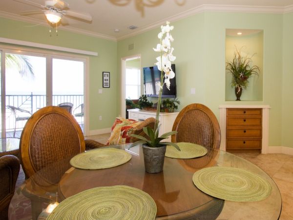 Bradenton Beach Vacation Condo Three Bedrooms Sleeps 8