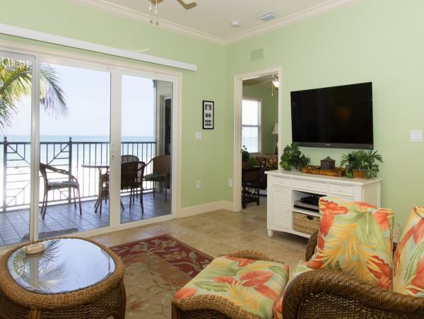 Bradenton Beach Vacation Condo Three Bedrooms Sleeps 8