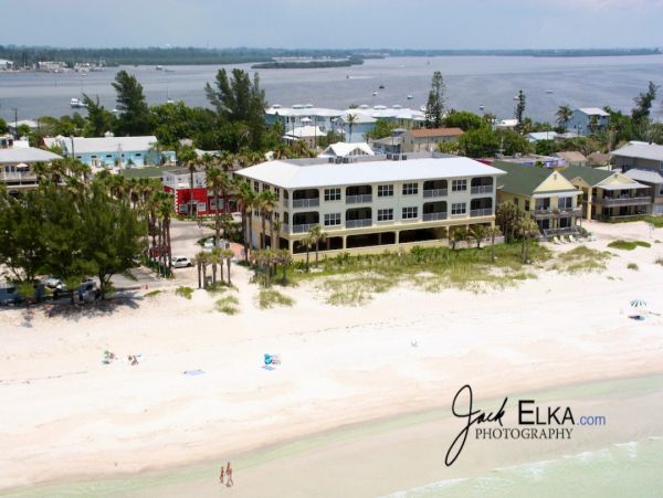 Bradenton Beach Vacation Condo Three Bedrooms Sleeps 8