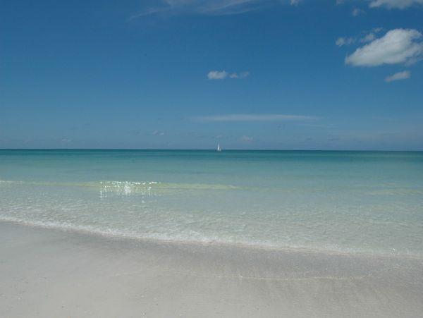 Bradenton Beach Vacation Condo Three Bedrooms Sleeps 8
