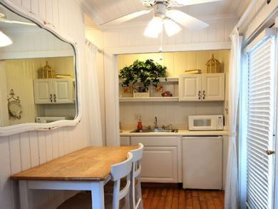 Half kitchen