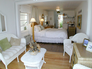 Anna Maria One Bedroom Studio Sleeps 2 Walk to Beach