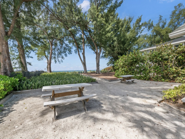 A Cozy Holmes Beach One Bedroom Vacation Accommodation