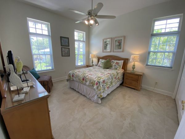 Holmes Beach Victorian Style Large Heated Pool 3 Bedrooms