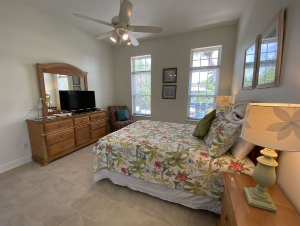 Holmes Beach Victorian Style Large Heated Pool 3 Bedrooms