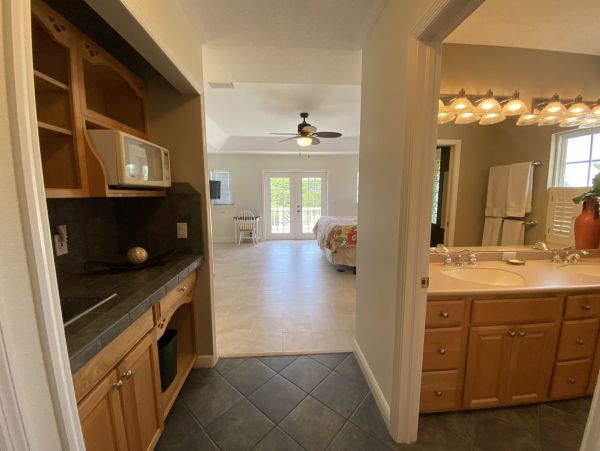 Holmes Beach Victorian Style Large Heated Pool 3 Bedrooms