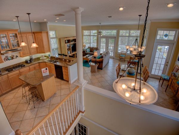 Holmes Beach Victorian Style Large Heated Pool 3 Bedrooms